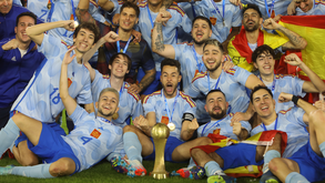 As melhores imagens da festa espanhola após conquista do Mundial de streamers