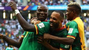 A crónica do Camarões-Sérvia, 3-3: Chapéu de Aboubakar no meio da loucura