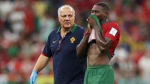 Nuno Mendes saiu lesionado e em lágrimas na 1.ª parte do Portugal-Uruguai