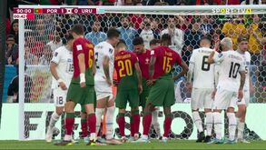 Jogadores de Portugal protegeram marca de penálti antes de Bruno Fernandes bater
