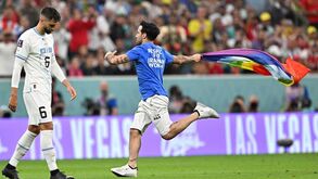 Adepto que invadiu Portugal-Uruguai revela: «Quando me prenderam, Infantino desceu...»