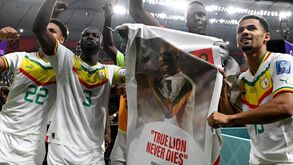 A homenagem a Papa Bouba Diop, o herói senegalês do Mundial'2002
