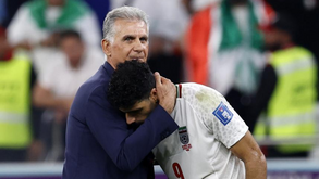 Queiroz reconfortou Taremi após o Irão-EUA: as imagens da desilusão iraniana após eliminação do Mundial