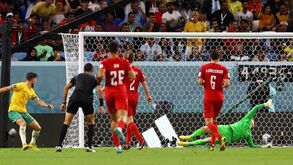 A crónica do Austrália-Dinamarca, 1-0: Cangurus saltam para os oitavos de final 