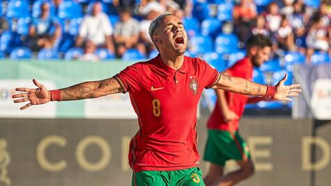 Melhor Jogador de futebol de praia do Mundo está novamente nomeado para o  prémio em 2021 – Região de Leiria