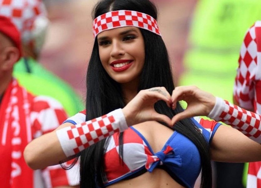 É croata e já dizem que é a musa do Mundial'2022: Ivana Knöll dá tudo nas  bancadas - Fotogalerias - Jornal Record