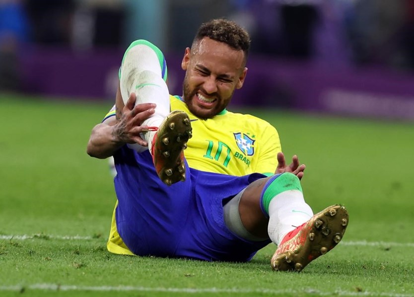 Neymar fala pela primeira vez após contusão: 'Um dos momentos mais