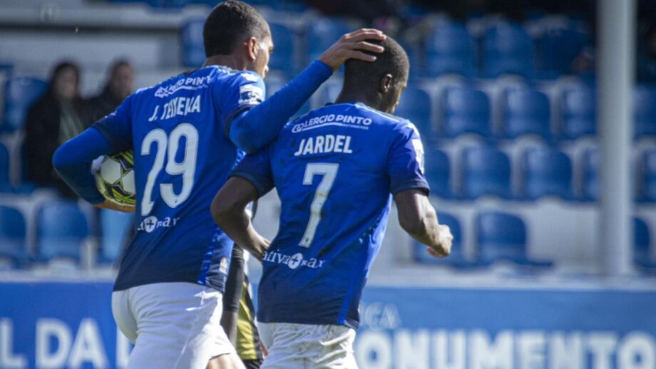 Nacional vence Feirense 