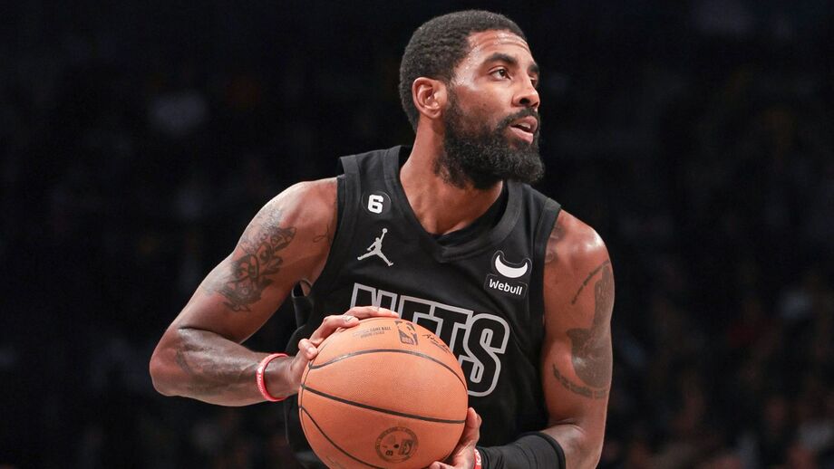 Kyrie Irving regressa à equipa dos Nets e pede desculpa por partilha