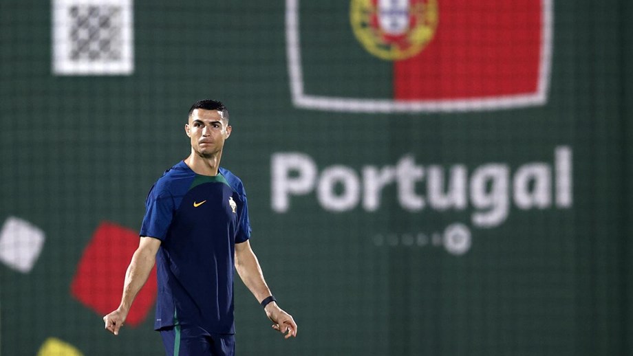 Cristiano Ronaldo curte Portugal com tênis raro de R$ 73 mil