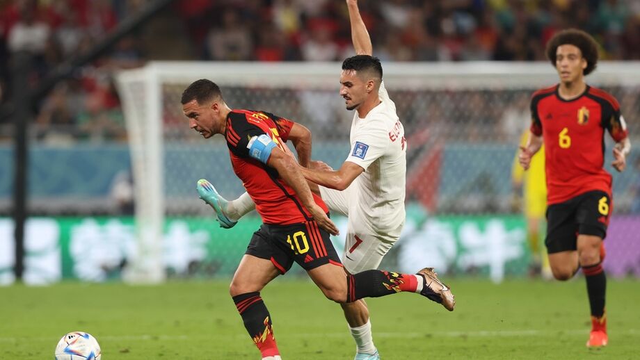 FOCADO. Hazard foge a Eustáquio no jogo com o Canadá