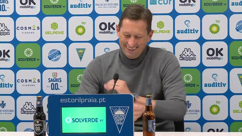 Confrontado com a vantagem pontual para os rivais à 12.ª jornada, técnico sublinhou que "ainda há um longo caminho pela frente" para o Benfica chegar ao título