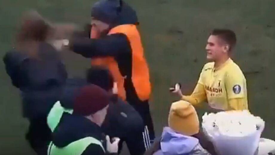 Segurança não foi avisado do momento romântico e enxotou a jovem