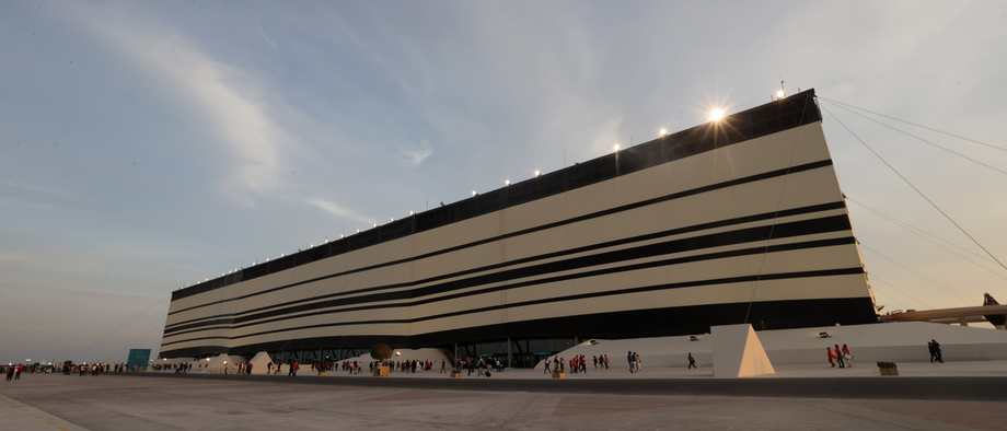 A vista exterior do estádio Al Bayt