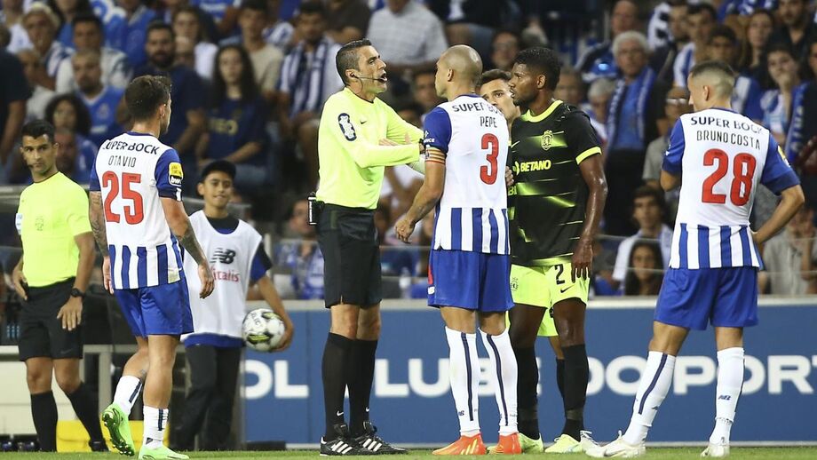 A crónica do FC Porto-Sporting, 3-0: leão com coração novo não resistiu no Dragão