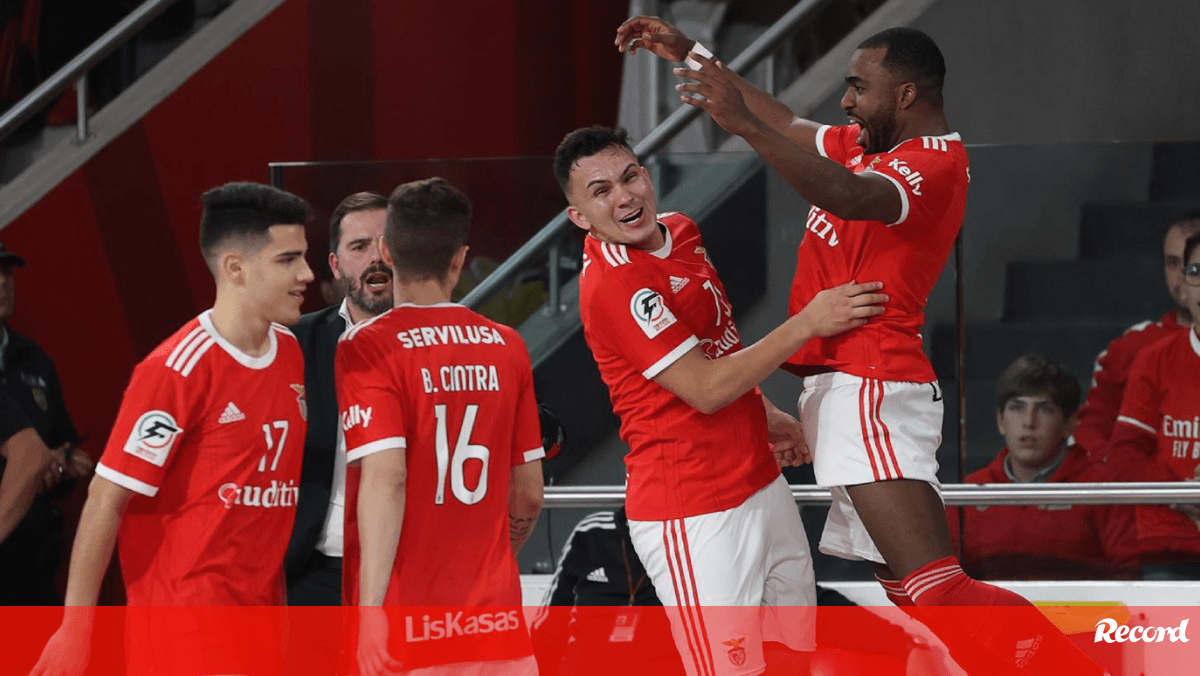 A crónica do Benfica-Ferreira Zêzere, 5-4: Águias sorriem no limite