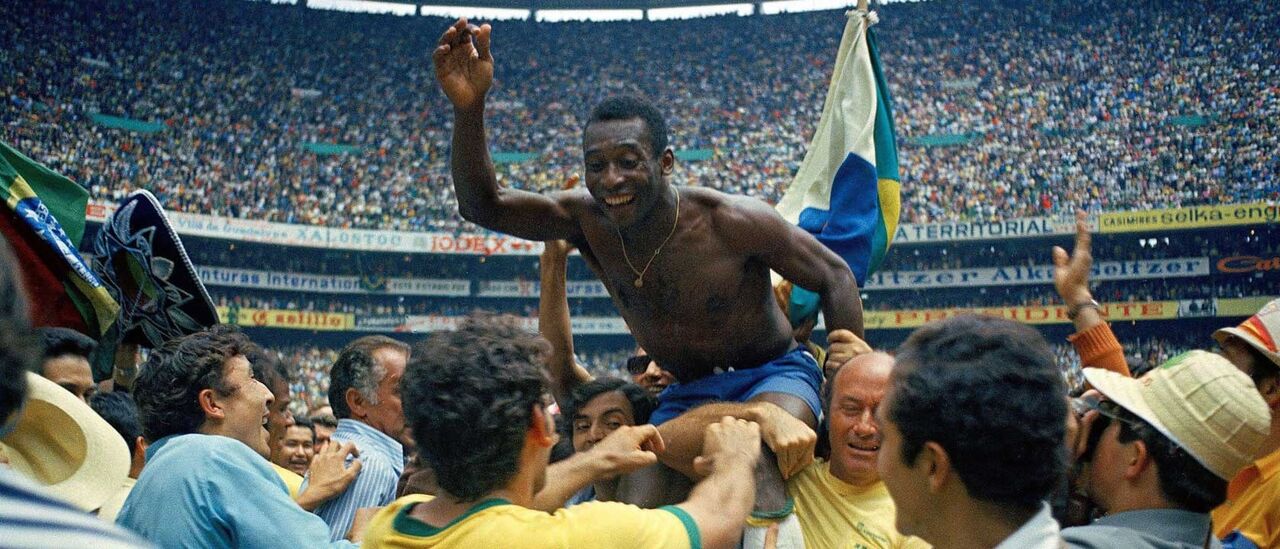 Pelé celebra no Mundial de 1970, o terceiro da carreira