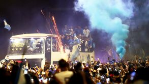 Todos na rua: seleção argentina festeja 'em casa' com milhares de adeptos