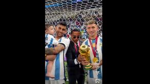 Tirou Messi do sério e ainda foi mais longe: a atitude surreal de Salt Bae com os jogadores argentinos