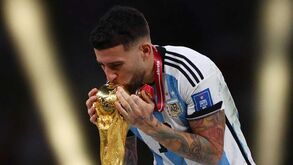 Ex-defesa do Man. United critica titularidade de Otamendi na seleção argentina: «É uma loucura»