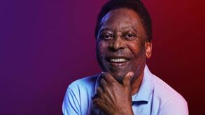 Pelé tranquiliza fãs: «Obrigado a todos os que me enviam boas energias»