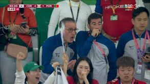 A festa de Paulo Bento na bancada no golo da vitória da Coreia do Sul
