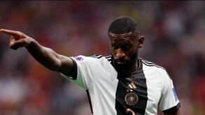 Antonio Rüdiger continua a 'apanhar' nas redes: 'Meme' do central alemão roda o mundo 