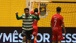 A crónica do Caxinas-Sporting, 2-2: Leão salva ponto a fechar