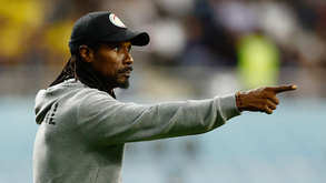 Aliou Cissé tenta fintar a febre