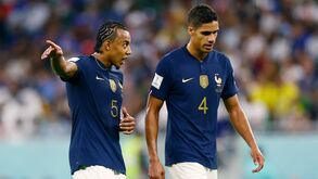 Jogou com dois fios de ouro e Deschamps não perdoou: «A tua sorte é que não estava ao pé de ti...»