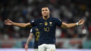 A crónica do França-Polónia (3-1): Mundial começa a ser curto para Mbappé 