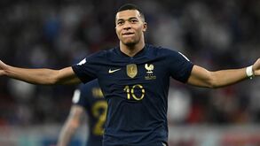 Uma máquina de recordes: Mbappé 'senta-se' ao lado de Eusébio e olha para o trono