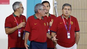 Fernando Santos e Fernando Gomes juntos no treino num dia em que muito se fala de Ronaldo