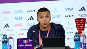 Mbappé surge na conferência de imprensa com acessório avaliado em mais de 50 mil euros