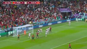 Pepe voou entre a defesa suíça e tornou-se assim o 2.º mais velho a marcar num Mundial