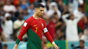 Gary Neville deixa conselho a Ronaldo: «Tem de parar com o mau humor, não lhe fica nada bem»