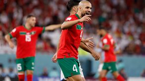 Amrabat em lágrimas após Marrocos eliminar Espanha do Mundial: «Joguei com injeções»