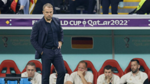 Hansi Flick mantém-se à frente da Mannschaft apesar da desilusão no Mundial