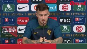 Nehuén Pérez 'embrulha-se com Pavlidis e Benfica faz o 3-1