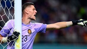 Holanda-Argentina: Guardião Noppert recebe num ano aquilo que Messi fatura... num dia