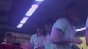 Até o autocarro abana: a festa da seleção do Brasil à chegada ao estádio 