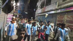 Mais uma noite de loucura no Bangladesh: quatro da manhã e as ruas estavam assim