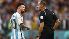 Piers Morgan critica comportamento de Messi e deixa recado: «Se fosse Ronaldo...»