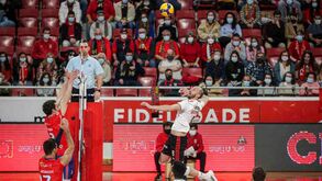 Benfica-Castelo da Maia, 3-0: águias lideram