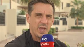Gary Neville arrasa árbitro brasileiro do jogo da Inglaterra com a França: «Absolutamente horrível»