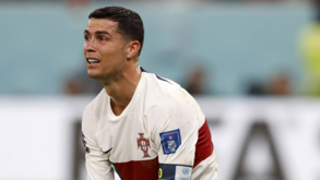 Gary Neville comenta lágrimas de Ronaldo a caminho do balneário: «Foi uma imagem horrível para mim»