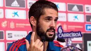 'Romance' durou pouco: Isco pega-se com Monchi e está na porta de saída do Sevilha