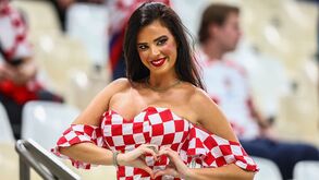 Ivana Knoll rouba atenções antes do Argentina-Croácia com um decote... bastante sugestivo