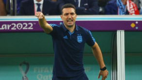 Scaloni: «O resultado não reflete a diferença entre as duas equipas»