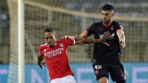 Benfica trava saída de Gilberto